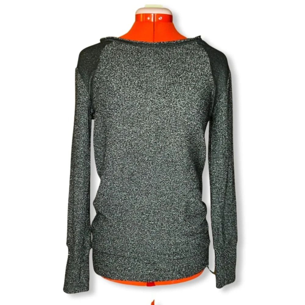Sweater - Picture 1 of 5